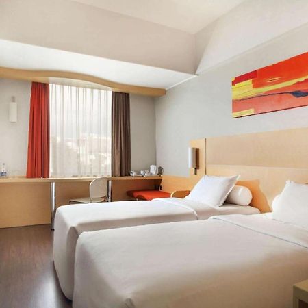 Horison Arcadia Wahid Hasyim Hotel Jakarta Buitenkant foto